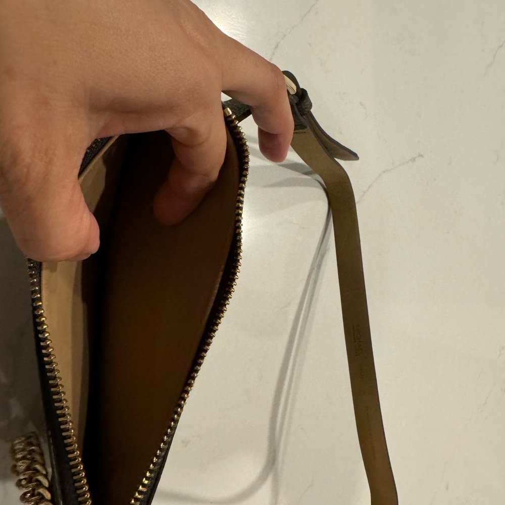 Brand New Michael Kors Signature Fanny Pack belt bag - Picture 4 of 5